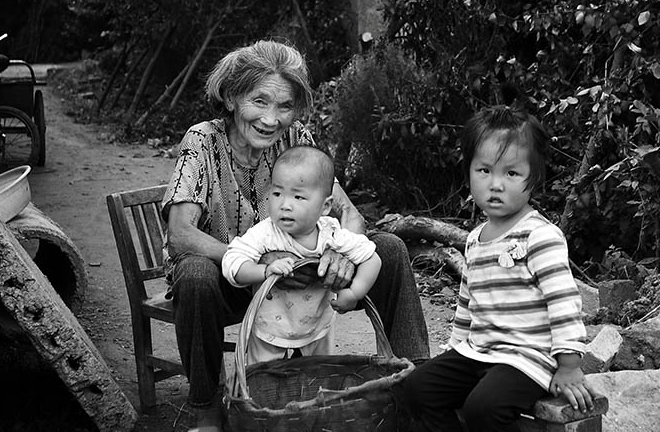 LI WEI: Community model offers new option for poverty relief