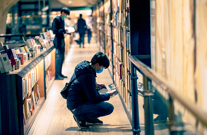 Brick-and-mortar bookstores can play bigger role