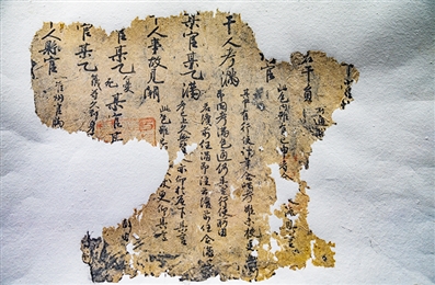 Scholars dig historical value from Turpan documents